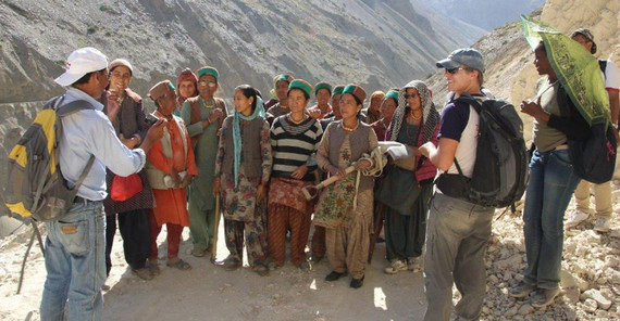 Fotoshooting mit Einheimischen in Leo. Foto: L. Heinecke