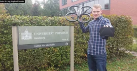 Matthias Weise mit Flugdrohne Foto: Dipl.-Ing. Raphael Zender