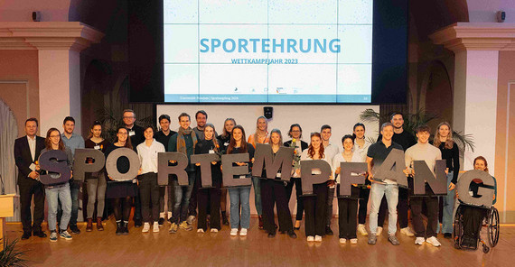 Erfolgreiche Athletinnen und Athleten werden beim Sportempfang geehrt. Die erfolgreichen Athletinnen und Athleten des vergangenen Wettkampfjahres werden beim Sportempfang geehrt.
