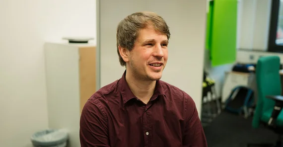 Timo Hennig in portrait.