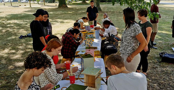SDA-Gruppe beim Nistkasten-Workshop