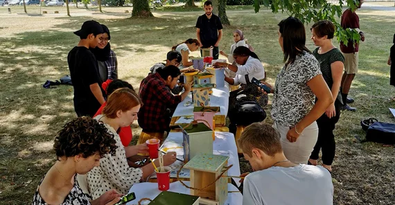 SDA-Gruppe beim Nistkasten-Workshop