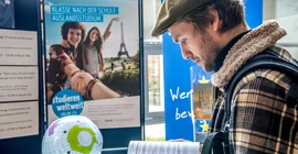 Studienaufenthalte im Ausland sind für Studierende eine wertvolle Erfahrung. Im Vorfeld sollten sich Interessierte genau darüber informieren, welche an der Gastuniversität erworbenen Kompetenzen später angerechnet werden. Foto: Karla Fritze
