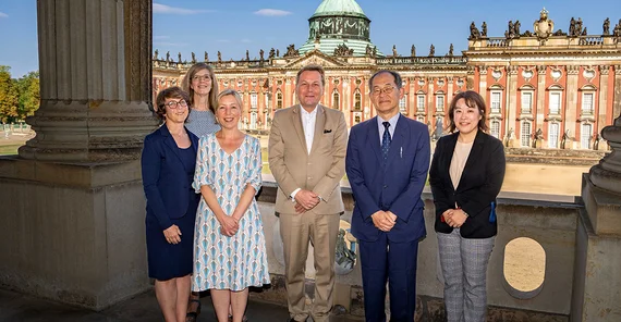 Education Attachée Mihoko Ohashi, Ambassador Hidenao Yanagi, University President Prof. Oliver Günther, Ph.D., educational scientist Prof. Dr. Miriam Vock, Senior Advisor for International Affairs Marita Böhning, and Head of the International Office Katharina Schmitt (from right to left)