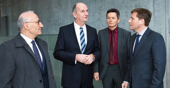 Der französische Botschafter S. E. Philippe Etienne und Ministerpräsident Dr. Dietmar Woidke im Gespräch mit Professor Dr. Tobias Lettl, LL.M. (EUR) und Uni-Präsident Prof. Oliver Günther, Ph.D. Foto: Karla Fritze