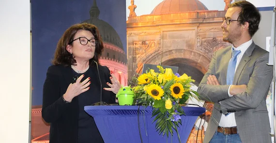 Prof. Mutti bei der Vergabe der FöWiTec-Förderungen. | Foto: Dr. Franziska Pruin