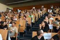 Hörsaal mit Zuhörerschaft