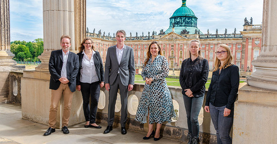 Jörg Hafer; Dr. Britta van Kempen; Dr. Peter Kostädt; Ministerin Dr. Manja Schüle; Prof. Dr. Ulrike Lucke ; Anja van Bernum | Foto: Ernst Kaczynski