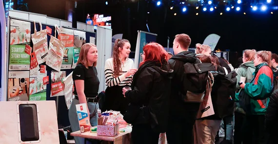 Infostand bei WarmUP! in der Schiffbauergasse.
