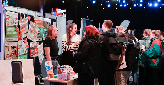 Infostand bei WarmUP! in der Schiffbauergasse.