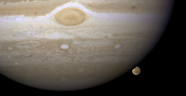 Jupiter und sein größter Mond Ganymed, aufgenommen vom Hubble-Teleskop. Foto: NASA Goddard.