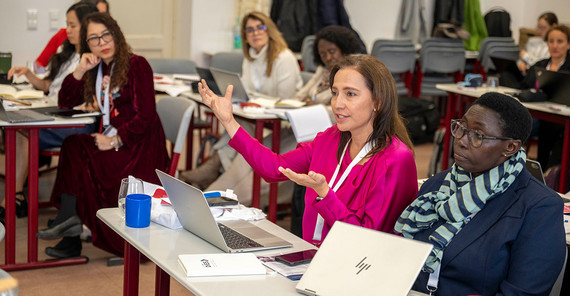 Teilnehmende des Workshops im Konferenzraum.