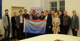 Senat zeigt Flagge gegen Gewalt an Frauen. Foto: Silke Engel.
