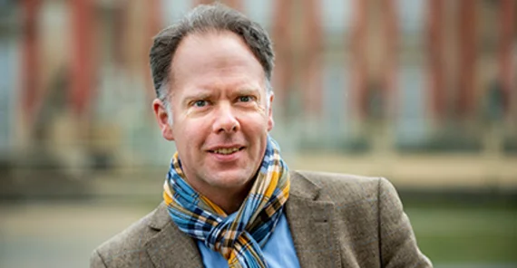 Prof. Dr. Dominik vor dem Neuen Palais in Potsdam