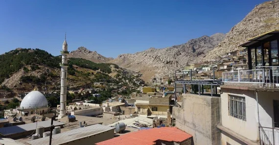 Ausblick auf Berg und Moschee in Akre. Das Foto ist von Valentina Meyer-Oldenburg