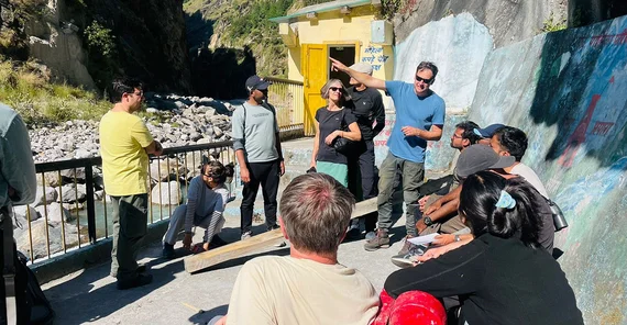 Diskussion über die Folgen der Chamoli-Sturzflut.