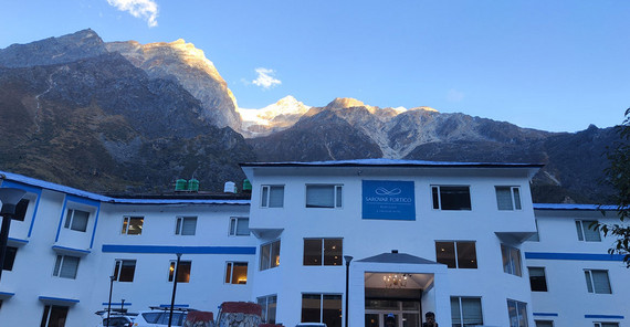 Ein Hängegletscher oberhalb unserer Unterkunft.