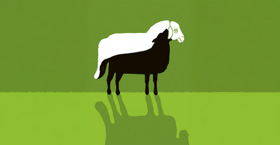 Symbolic image: An illustrated white sheep in profile. In the lower half of the sheep's body, you can also see a black wolf sharing part of its body with the sheep.