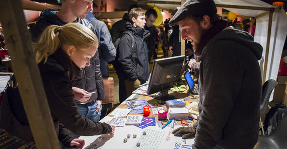 Foto: Auf dem Markt der Möglichkeiten beim WarmUP 2015 (Thomas Hölzel)