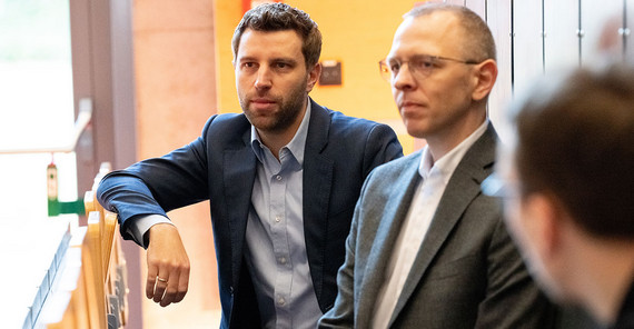 Zwei Alumni der Universität Potsdam unterstützen heute Studierende der Juristischen Fakultät. Zwei Alumni der Universität Potsdam unterstützen heute Studierende der Juristischen Fakultät mit einem Stipendium: Constantin von Köckwitz (l.) und Marc Repey.