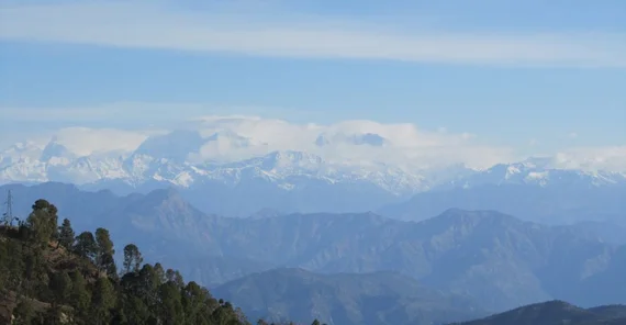 Their work also turned out to be real field research. After taking a propeller plane from Kathmandu to Dhangadhi, the researchers had to cover 500 km through Nepal’s lowlands and midlands – in a jeep. Picture: Bastian Jantz