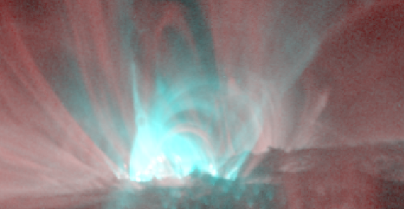 Sonneneruption, aufgenommen am 13. Mai 2013 im extremen Ultraviolett bei 13,1 nm (Cyan – 10 MK) und 17,1 nm (Rot – 1 MK) vom Solar Dynamics Observatory (SDO) der NASA. Foto: Courtesy of NASA SDO and AIA science teams. Sonneneruption, aufgenommen am 13. Mai 2013 im extremen Ultraviolett bei 13,1 nm (Cyan – 10 MK) und 17,1 nm (Rot – 1 MK) vom Solar Dynamics Observatory (SDO) der NASA. Foto: Courtesy of NASA SDO and AIA science teams.