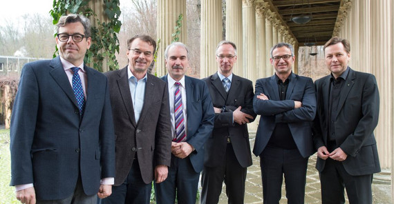 Prof. Dr. Hartmut Dorgerloh, Generaldirektor, SPSG; Dr. Heinz Buri, Marketingdirektor, SPSG;, Staatssekretär Martin Gorholt, Ministerium für Wissenschaft, Forschung und Kultur des Landes Brandenburg; Dr. Jürgen Luh, SPSG, RECS; Prof. Dr. Iwan-Michelangelo D’Aprile, Universität Potsdam, RECS; Prof. Oliver Günther, Ph. D., Präsident der Universität Potsdam (v. l. n. r.)