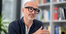 Zoran Nikoloski im Gespräch.