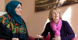 The Iranian visiting scholar  Dr. Rana Raeisi and the  Potsdam literary scholar adjunct Prof. Dr. Brunhilde Wehinger. Picture: Karla Fritze