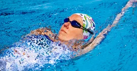 Verena Schott is swimming.