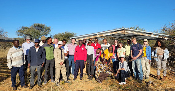 Gruppenfoto des NamTip-Workshops auf einem Farmgelände
