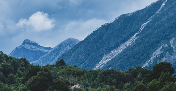 Spuren der Verwüstung durch vulkanische Asche. Spuren der Verwüstung durch vulkanische Asche.