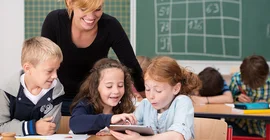 Potsdamer Bildungsforscher haben die Kompetenzen von Quereinsteiger-Lehrern mit klassisch ausgebildeten Lehrern verglichen. Mit durchaus überraschendem Ergebnis. | Foto: AdobeStock/contrastwerkstatt