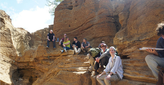 Vorlesung in einem ausgetrockneten Flussbett in der Nyokie-Ebene | Foto: Corinna Kallich