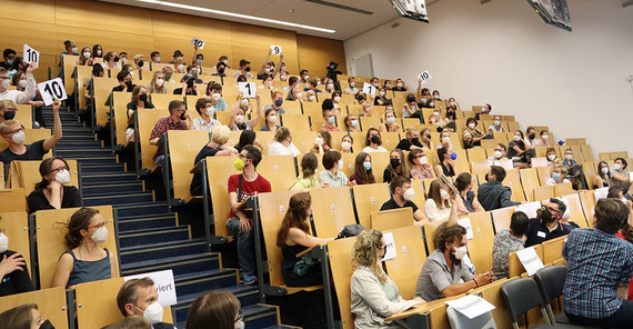 Abstimmung beim Science Slam in Golm. Abstimmung beim Science Slam in Golm.