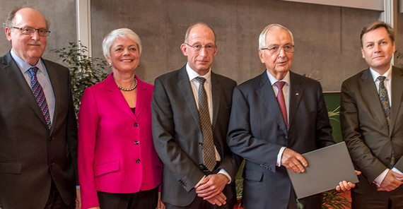 Prof. Dr. Dr. h.c. mult. Klaus Töpfer wurde 2018 die Ehrendoktorwürde der Wirtschafts- und Sozialwissenschaftlichen Fakultät verliehen