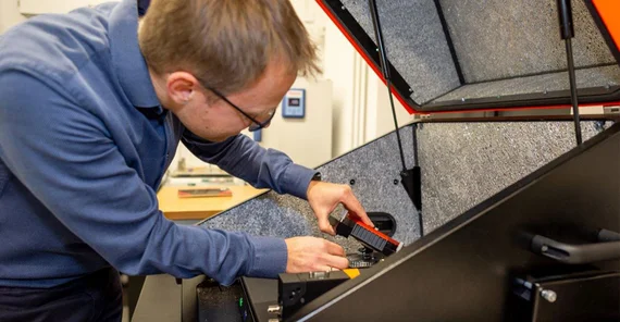 Prof. Ilko Bald im Labor | Foto: Tobias Hopfgarten