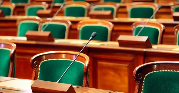 Blick in einen Parlamentssaal