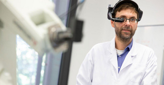 Die AR-Brille im Einsatz im Zentrum „Industrie 4.0“ | Foto: Sandra Scholz