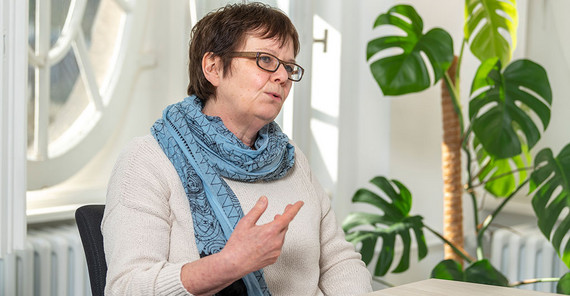 Prof. Dr. Barbara Höhle im Interview. Das Foto ist von Thomas Roese.