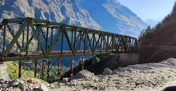 Neubau einer Brücke am Dhauliganga.