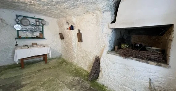 Im Villaggio ipogeo nutzten die Menschen noch bis in die 1970er Jahren die einstigen Grabkammern als Wohnungen