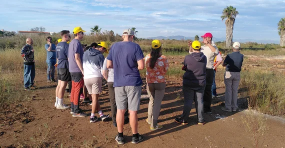 Die Gruppe lässt sich die bisherigen Erkenntnisse über die Ausgrabungsstätte erklären