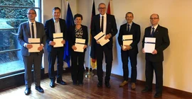Von links nach rechts: Prof. Dr. David Alis (Präsident der Université de Rennes 1), Prof. Dr. Oliver Günther (UP), Prof. Dr. Alessandra Carucci (Vizerektorin Universität Cagliari), Assoc. Prof. Mikuláš Bek (Rektor der Masaryk-Universität), Prof. Dr. Jean-François Balaudé (Präsident der Universität Paris Nanterre), Prof. Dr. József Betlehem (Vizerektor der Universität Pécs). Foto: Sonia Lehman-Frisch.