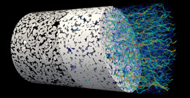 Virtueller Bohrkern eines Bentheim-Sandsteins, typisch für das Norddeutsche Becken: Quarzkörner (hell) und Porenraum (dunkel). Grundlage für 3D-Simulation der Strömungsgeschwindigkeit: niedrig (blau), hoch (rot). So lassen sich chemische und mechanische Prozesse auf kleiner Skala besser verstehen und auf die Makroebene der Reservoire hochskalieren. | Bild: Maria Wetzel, GFZ