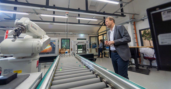 Prof. Dr. Norbert Gronau um „Zentrum Industrie 4.0 Potsdam“ | Foto: Tobias Hopfgarten