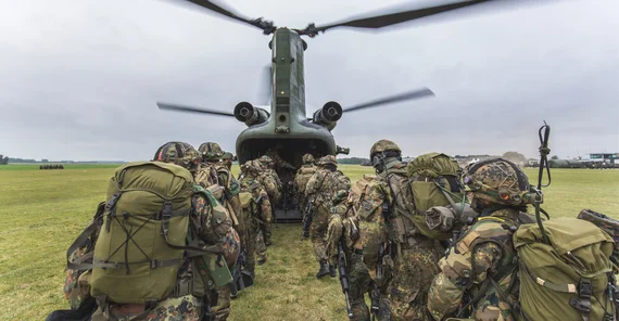 Funktioniert die Gleichbehandlung in der Bundeswehr und anderen „Männerbünden“? | Foto: AdobeStock/Photoshooter