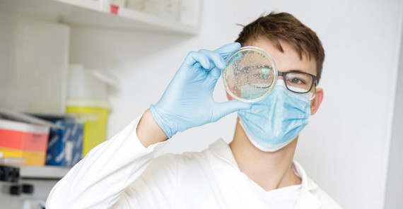 Das Bild zeigt den Abiturient Marik Müller. Das Foto ist von Sandra Scholz.