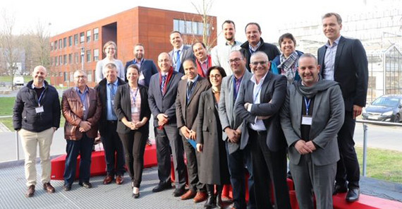 Delegation aus Jordanien und Palästina mit Sascha Thormann, Geschäftsführer von Potsdam Transfer und Leiter des Transferservice, sowie Caroline Reid und Nicolas Rode, beide Potsdam Transfer, auf dem Campus Golm.