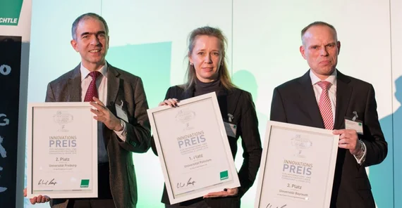 Prof. Dr. Ulrike Lucke, Chief Information Officir der Universität Potsdam (Mitte), nahm den 1. Preis für die Universität Potsdam entgegen. Foto: Lena Weilbacher/Bechtle AG